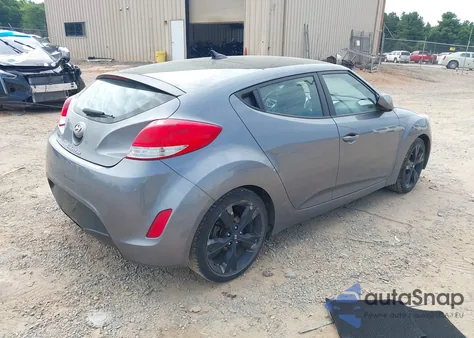 2016 Hyundai Veloster z USA, uszkodzony, nr VIN KMHTC6AD0GU250801